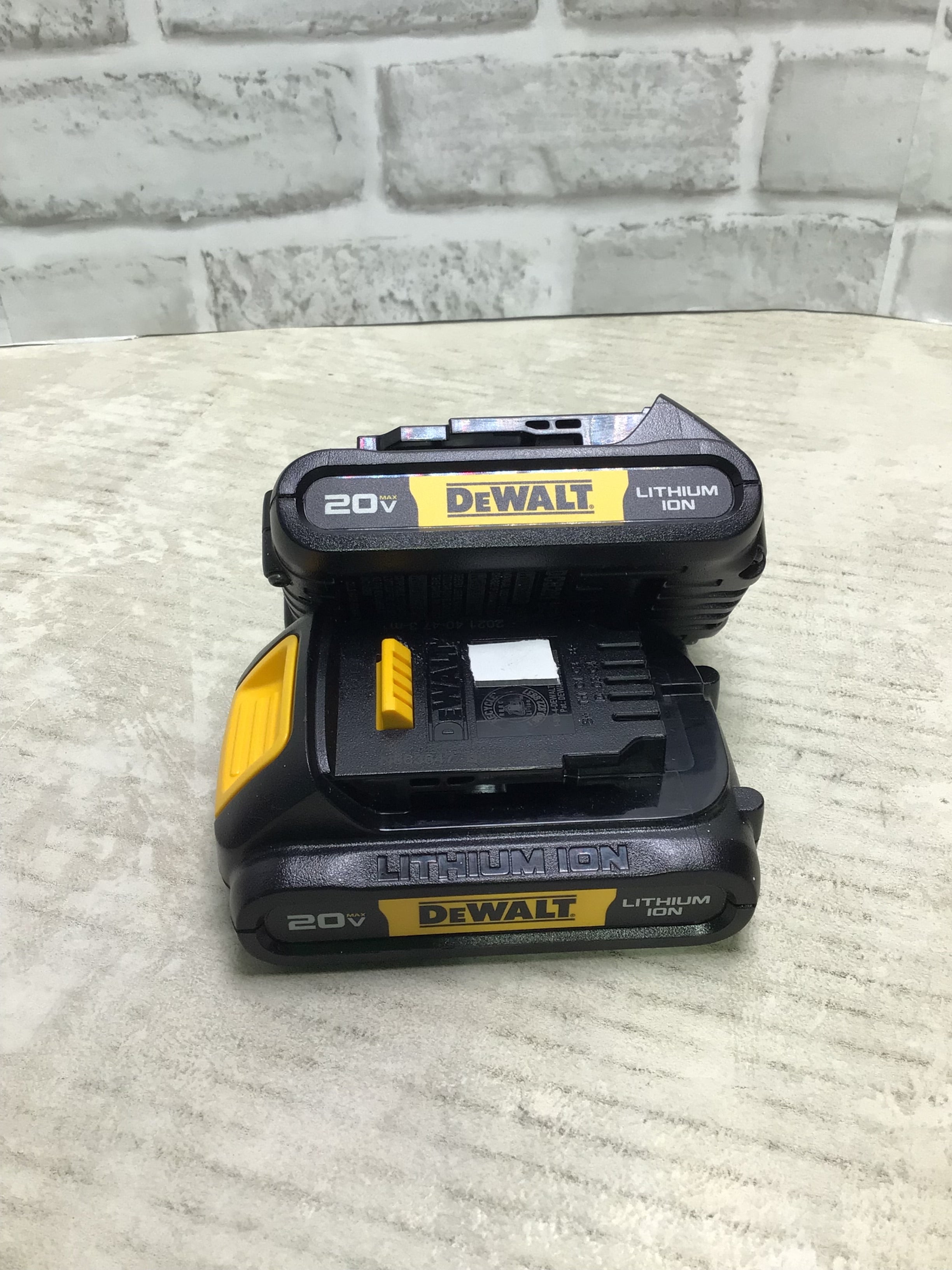 DEWALT 20V MAX Battery, Compact 1.5Ah (DCB201)2 pack (7752208613614)